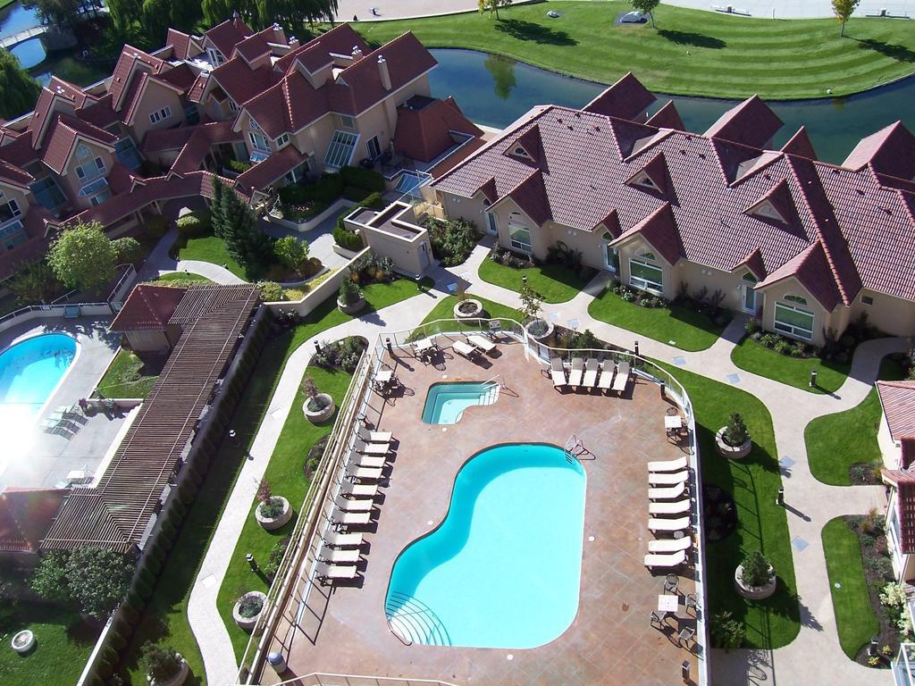 Sunset Waterfront Resort By Kelownacondorentals מראה חיצוני תמונה