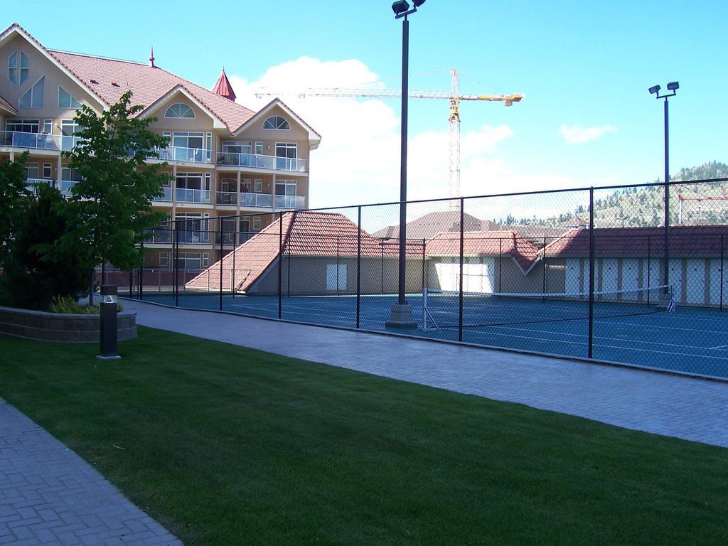 Sunset Waterfront Resort By Kelownacondorentals מראה חיצוני תמונה